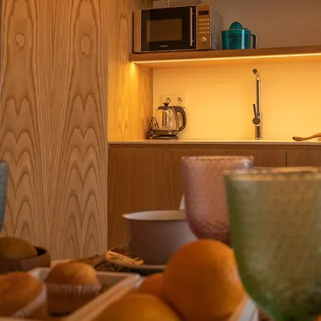 De Xaras, Mimosa Kemp